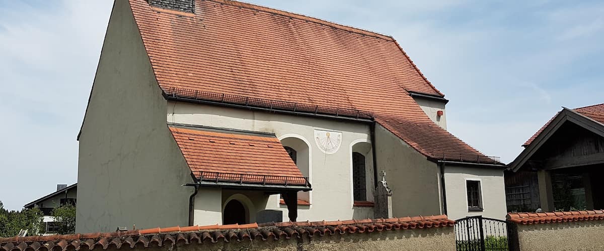 Siegertshofen (Egling), Kapelle (Filialkirche) St. Elisabeth, stattlicher spätgotischer Bau, um 1797 barockisiert.