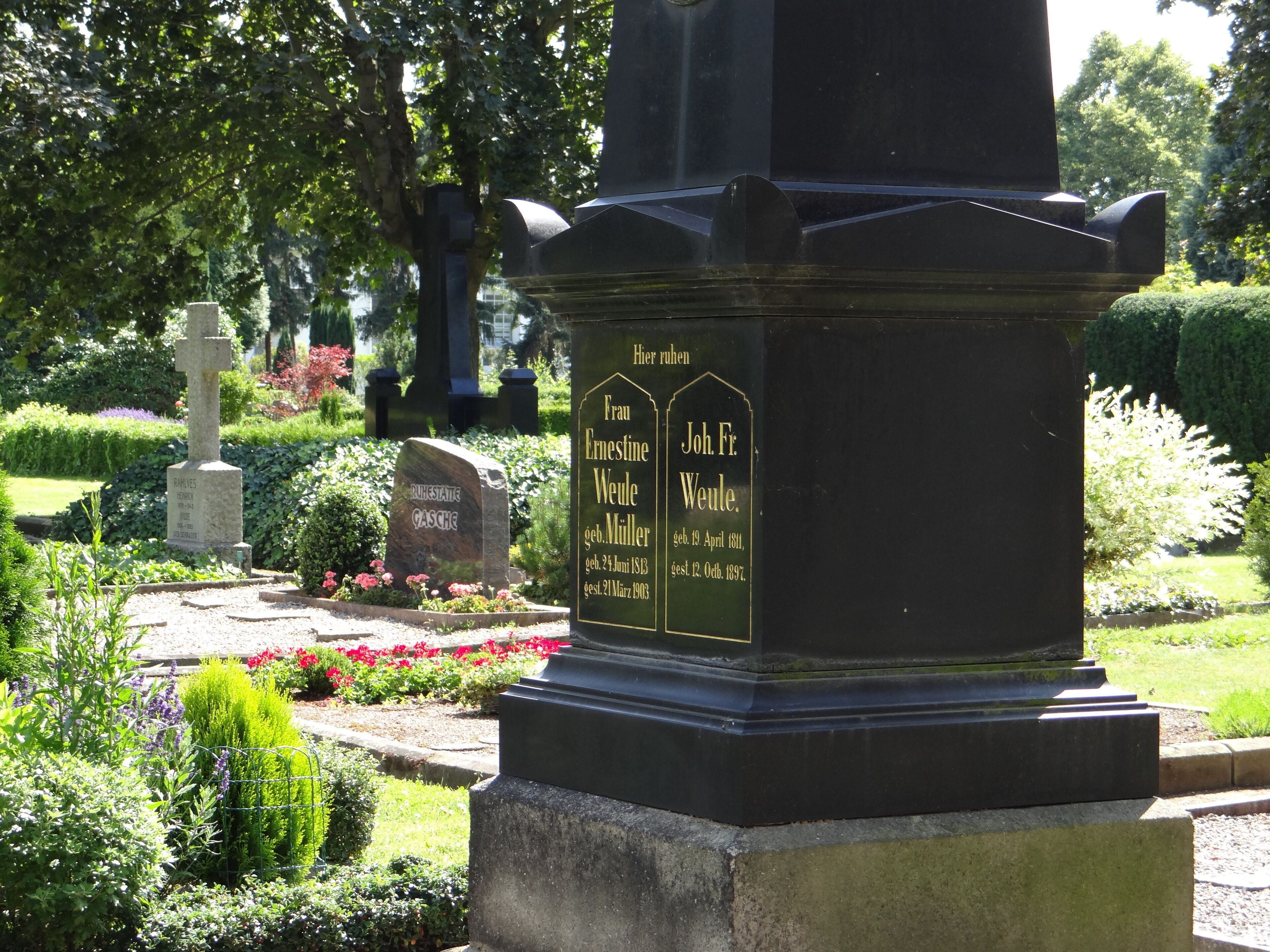 Grabestone J.F. Weule in Bockenem, Germany.