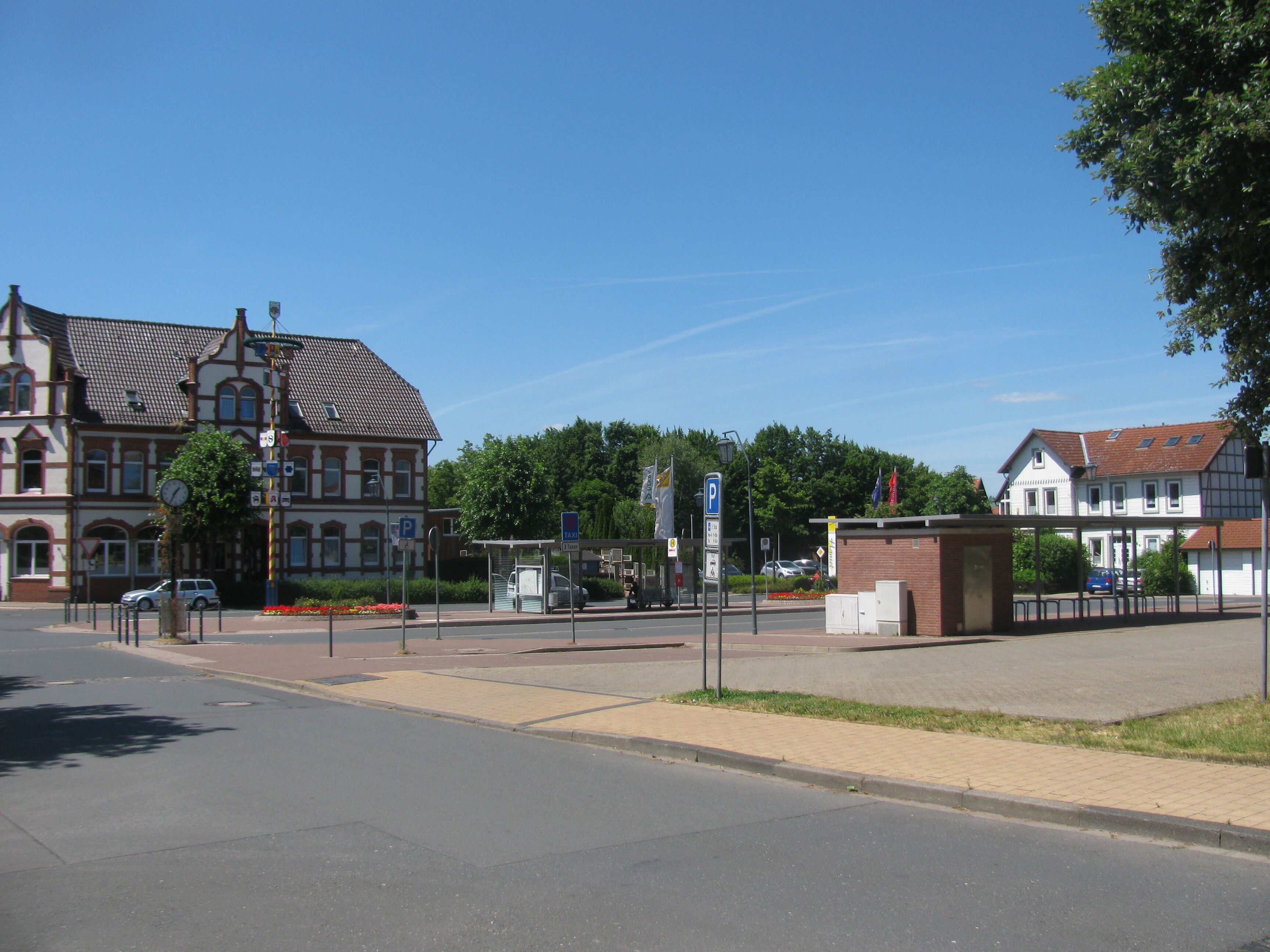 die Bushaltestelle ZOB an der Hindenburgstraße in Bockenem