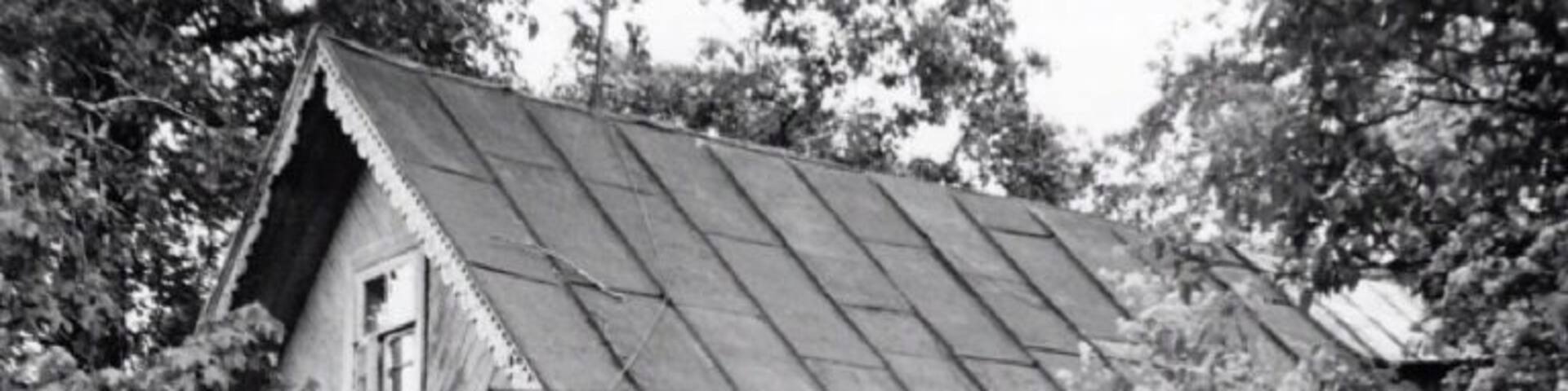 My family moved from this house/property in Razliv in about 1995. (Photo was taken by a family friend years after the move.) I hear it's been torn down and a beautiful new one has been built in its place. I'd love to see some photos of the neighborhood, if possible. I'm having a hard time finding the address on the map right now, but it's something like "6 Магазинная Ул." THANK YOU/СПАСИБО!