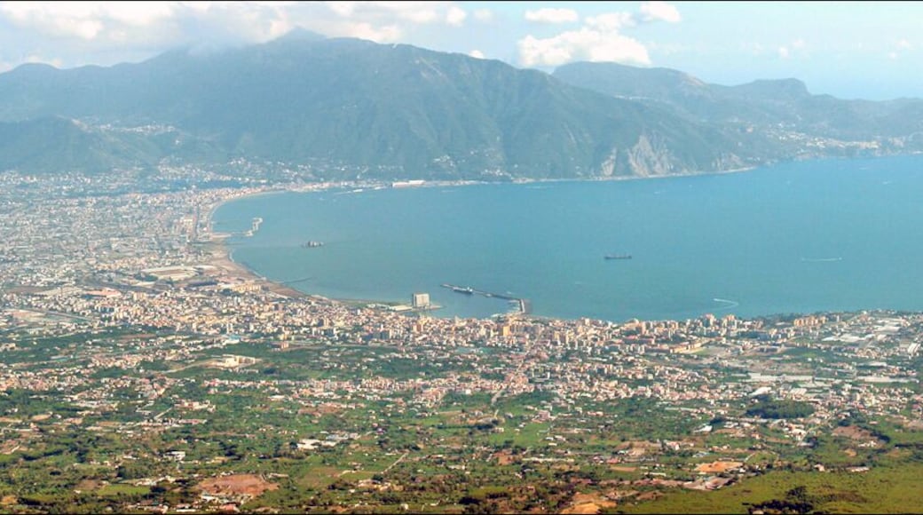 Le parc de Pompéi et le sud de la baie de Naples vue du sommet du Vésuve site de l'auteur sur le parc du Cilento et la région de Naples jpadalbera.free.fr/cilento/index.html