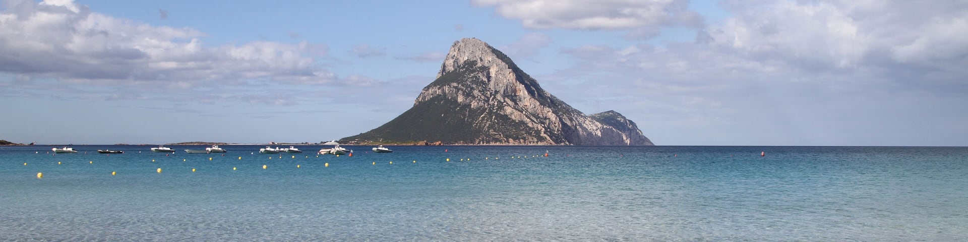 L'ìsola di Tavolara vista da Porto Taverna.