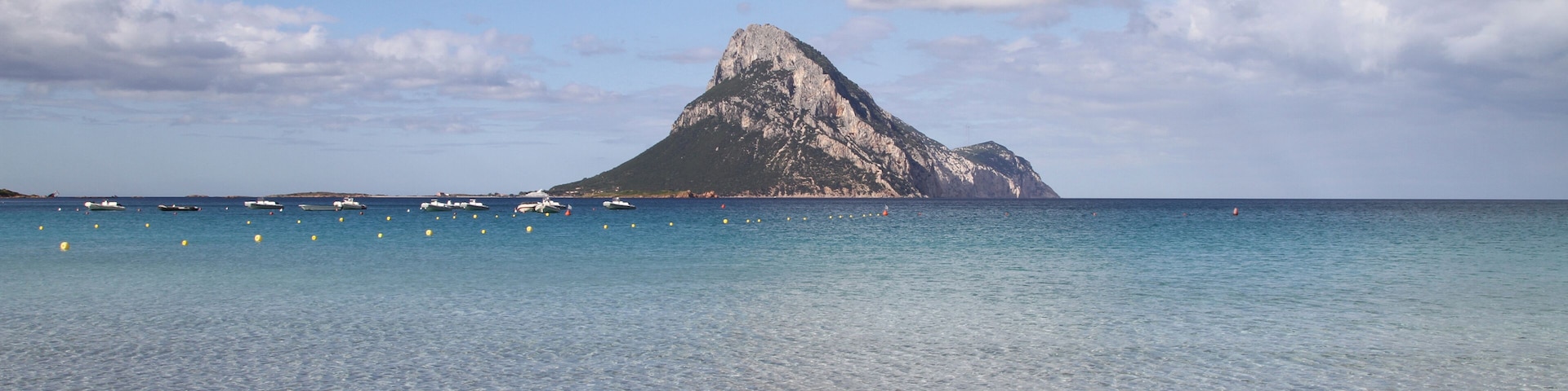 L'ìsola di Tavolara vista da Porto Taverna.