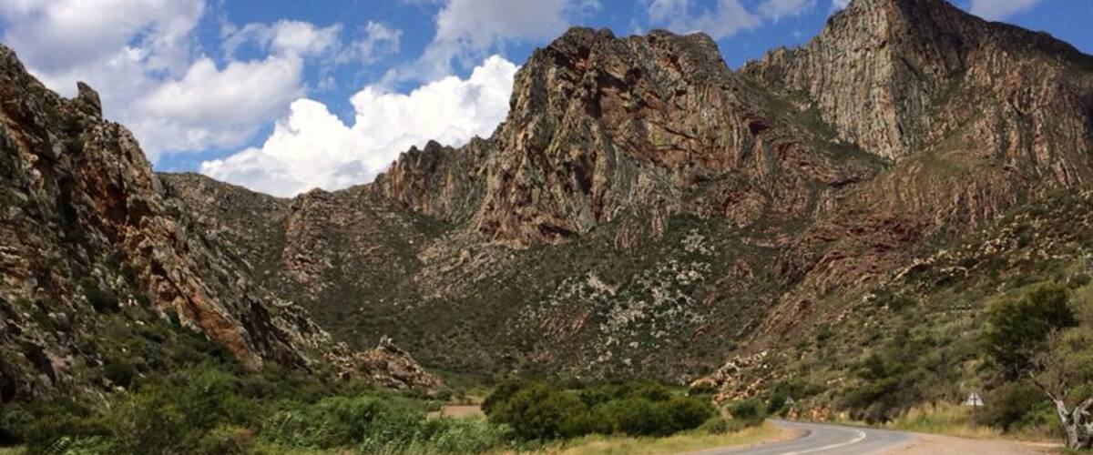 The amazing landscape along Route 62 near Montagu