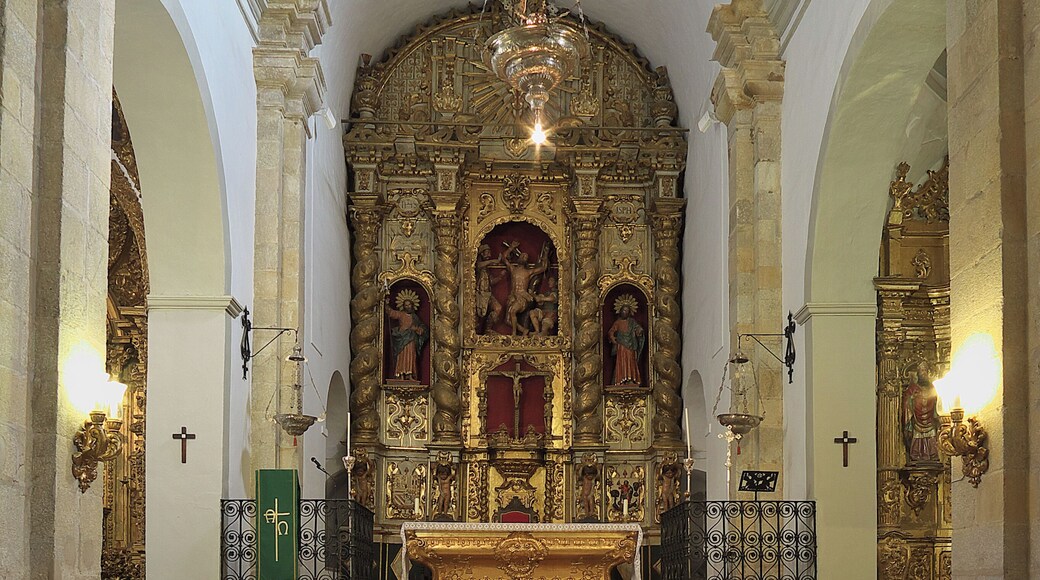 Durante el siglo XVII la iglesia es remodelada, incorporándose el retablo mayor de José de la Barrera (1691).