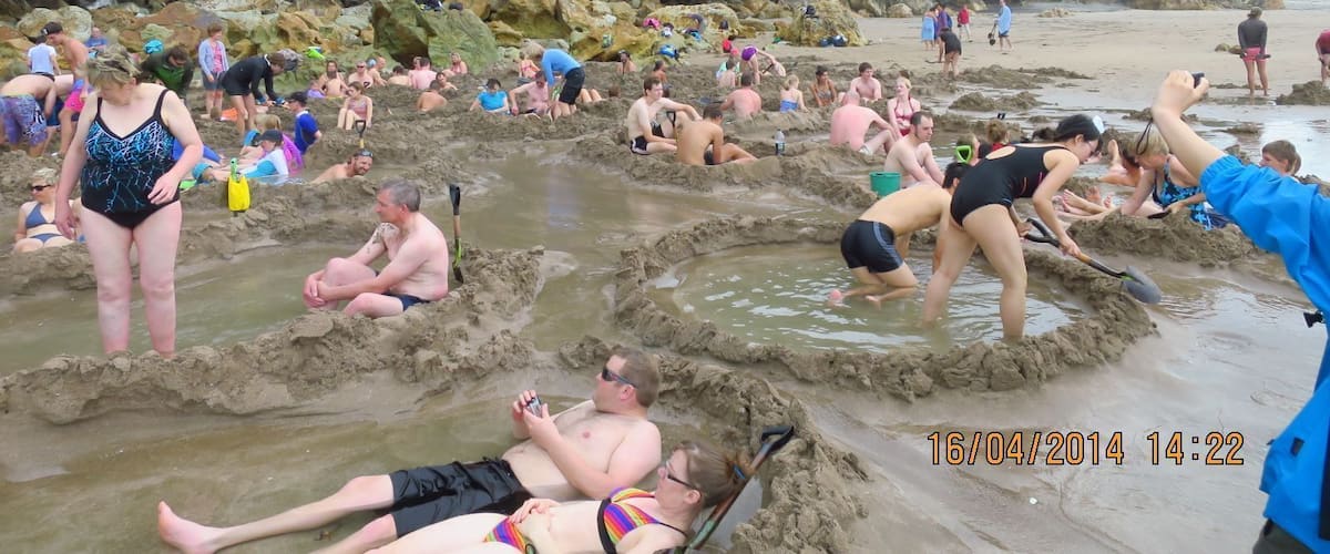 Within two hours either side of low tide, it is possible to dig into the sand allowing hot water to escape to the surface forming a hot water pool.
