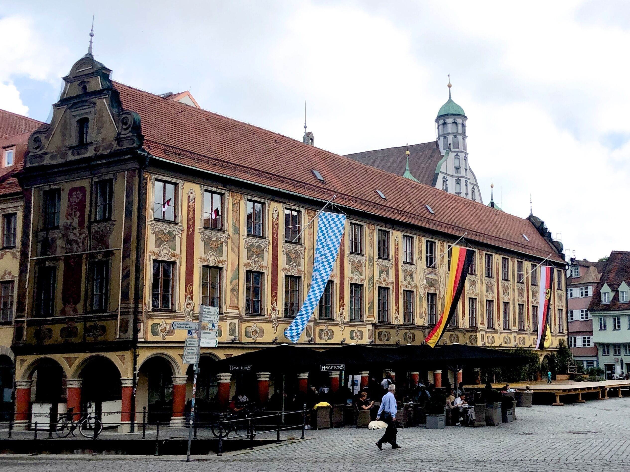 The wheelhouse is a medieval administrative building of the Upper Swabian independent town of Memmingen in Bavaria.

The wheelhouse is centrally located on the market square, house no. 16 and occupies almost the entire north side. To the left is the former fish market, to the right the town hall and behind it the former Augustinian monastery with the courtyard of today's parish of St. Johann Baptist.
