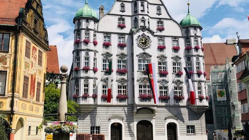Memmingen City Hall. The town hall in Memmingen in Upper Swabia is a multi-storey Renaissance building from the 16th century. It sets a strong urban accent and closes the market place to the northeast. It is one of Memmingen's most famous buildings.