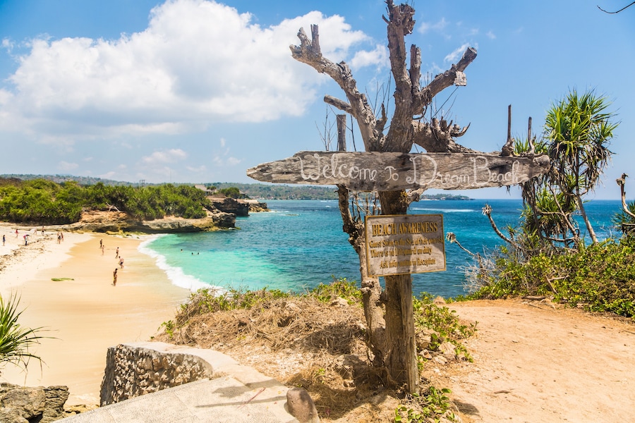 Dream beach in Nusa Lembongan island, right of the coast of Bali in Indonesia. The island is much less developed than Bali.; Shutterstock ID 560923228; Purchase Order: SP-2026; Order Number: SP-2026 Go Guide images research for Bali (Indonesia); Client/Licensee: Hotels.com; Other: Lee Ban Twan