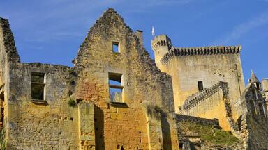 Panoramique ruines du château de Commarque (24620 Les Eyzies), département de la Dordogne en région Nouvelle-Aquitaine, France