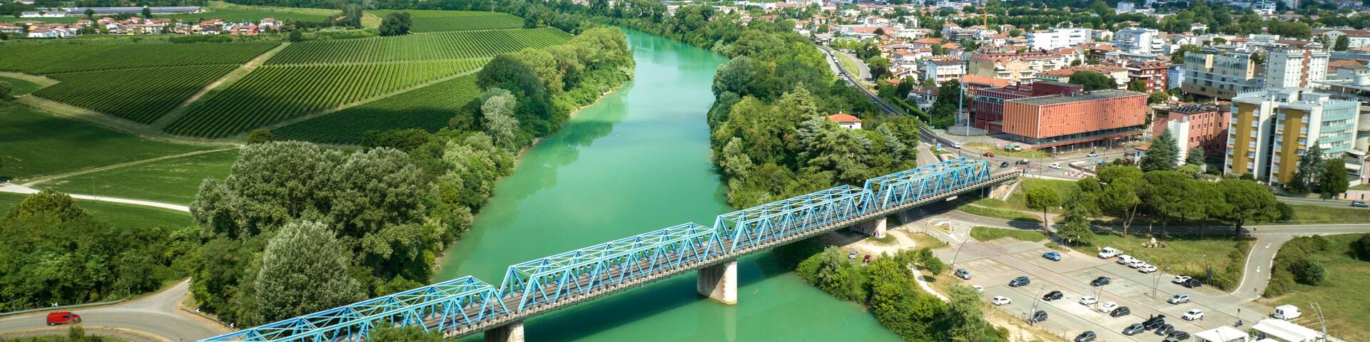 Ponte della Vittoria e fiume Piave a San Dona di Piave -panoramica dall'alto