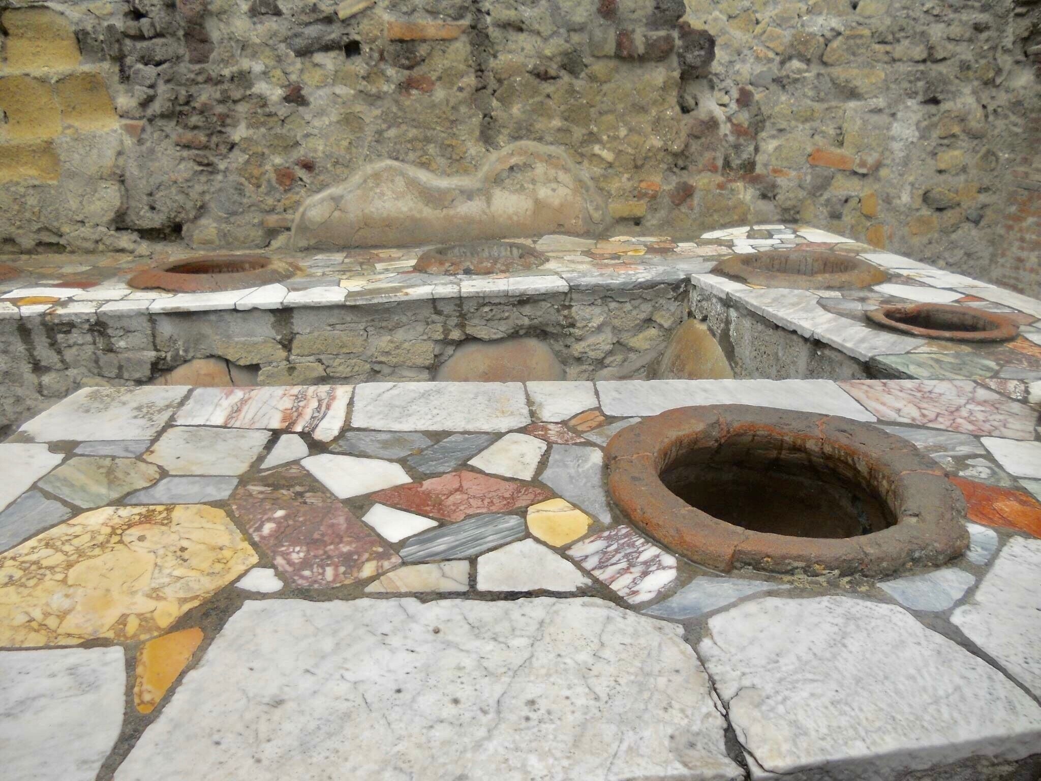 Herculaneum- Pompeii’s less famous neighbor. What’s left of a kitchen after Vesuvius erupted
#InStone #Italy #Ercolano