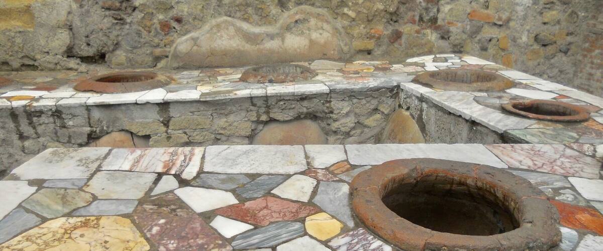 Herculaneum- Pompeii’s less famous neighbor. What’s left of a kitchen after Vesuvius erupted
#InStone #Italy #Ercolano