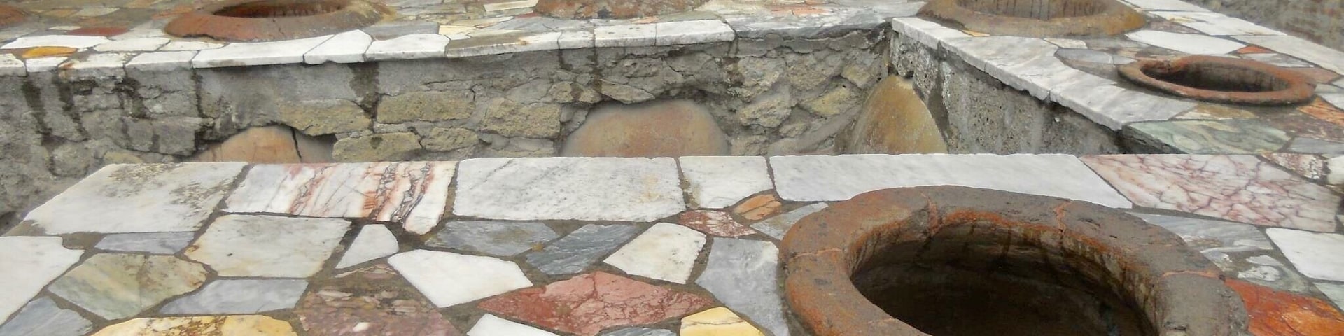 Herculaneum- Pompeii’s less famous neighbor. What’s left of a kitchen after Vesuvius erupted
#InStone #Italy #Ercolano