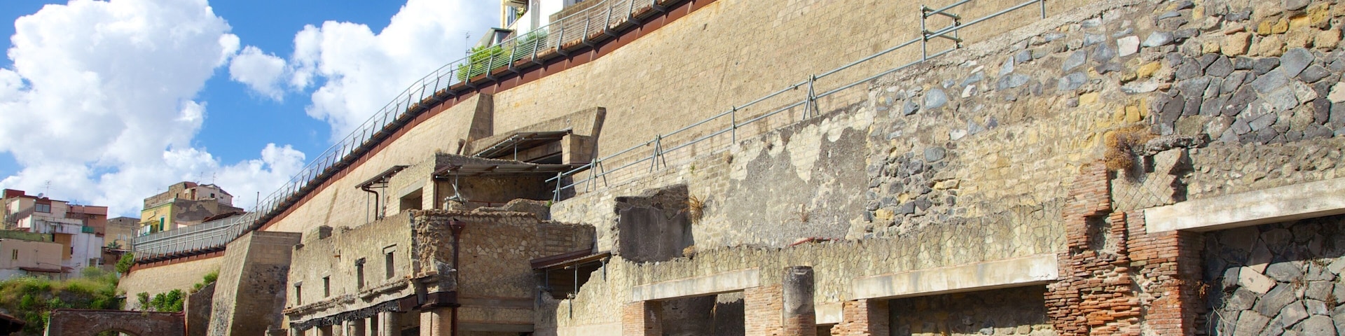Ercolano showing heritage architecture, heritage elements and a ruin
