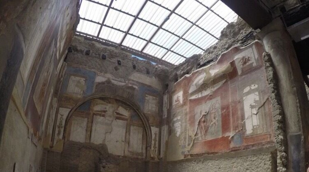 Herculaneum.
I found this place 100x better than pompeii (maybe because i'm lazy and there's less walking) but because of the amount that is preserved, it really does give you a feel of what it was like here.
This picture was inside of a church ( i think?) and to imagine that this survived a volcanic eruption!?
Overall it was a great day out, very educational ( I recommend a tour guide or a headset).
Great location, surrounded by places to eat etc. and the train station is roughly 5-10 min walk down a straight road as you leave the station!
📸: Go Pro ( Hero 4)