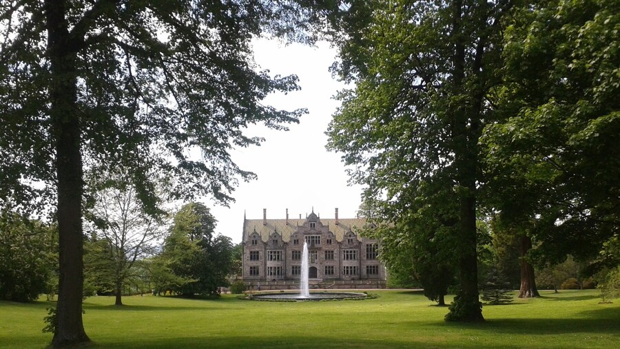 Schloss Altenstein is a charming castle with a nice park surrounding it. Entrance to the grounds is free!