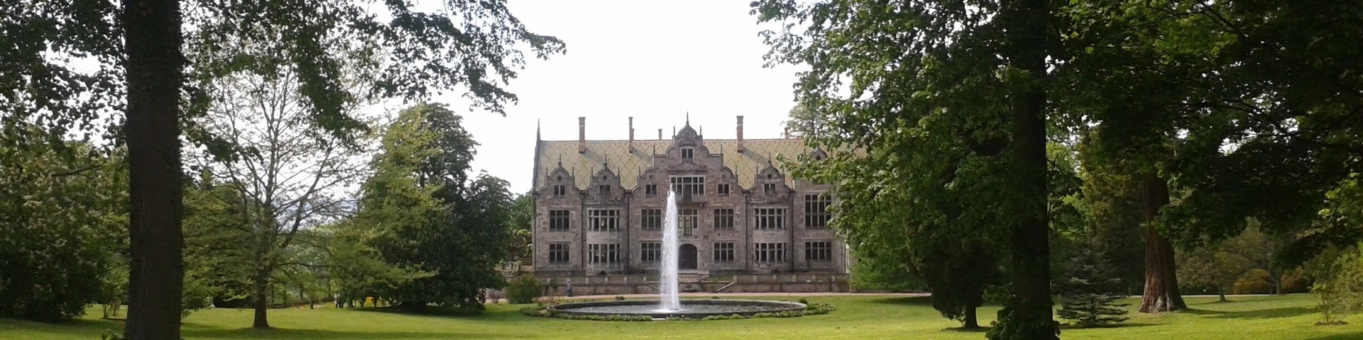 Schloss Altenstein is a charming castle with a nice park surrounding  it. Entrance to the grounds is free!