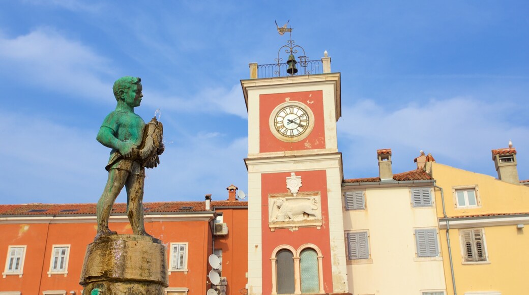 Rovinj ofreciendo una estatua o escultura
