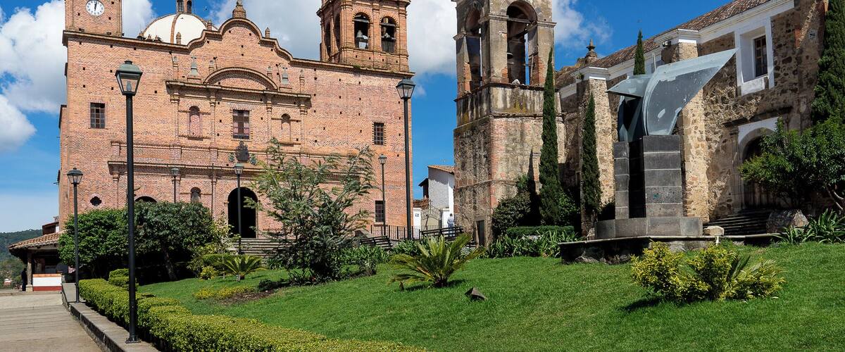 The main square of the village of Tapalpa features two churches: the stone-built Templo Viejo (Old Temple), and the red-brick Templo Nuevo (New Temple).