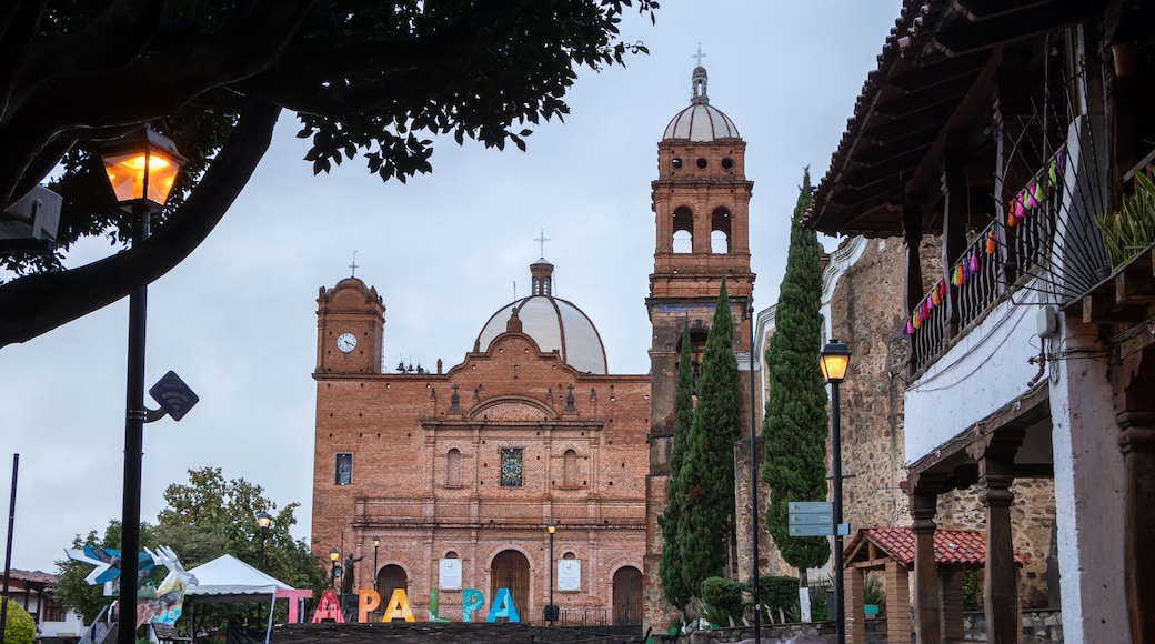 Iglesia en el pueblo mágico de Tapalpa, Jalisco.