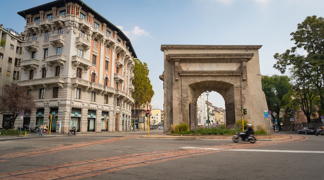 Porta Romana which includes heritage elements