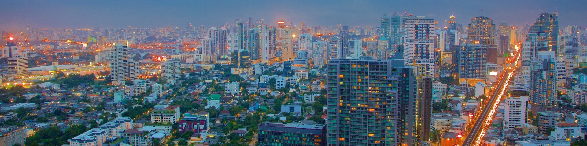 Sukhumvit showing landscape views, central business district and night scenes
