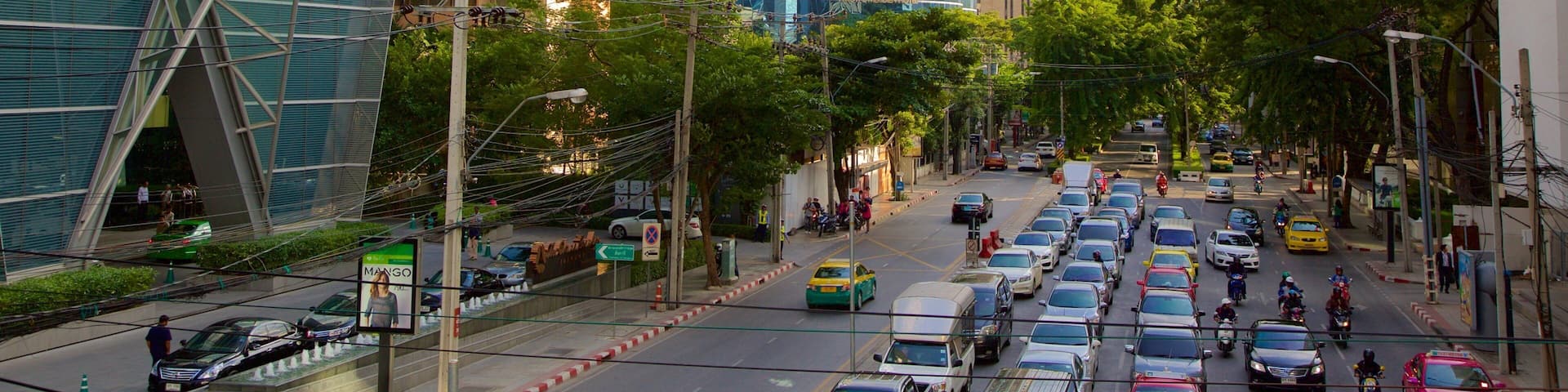 Sukhumvit which includes street scenes