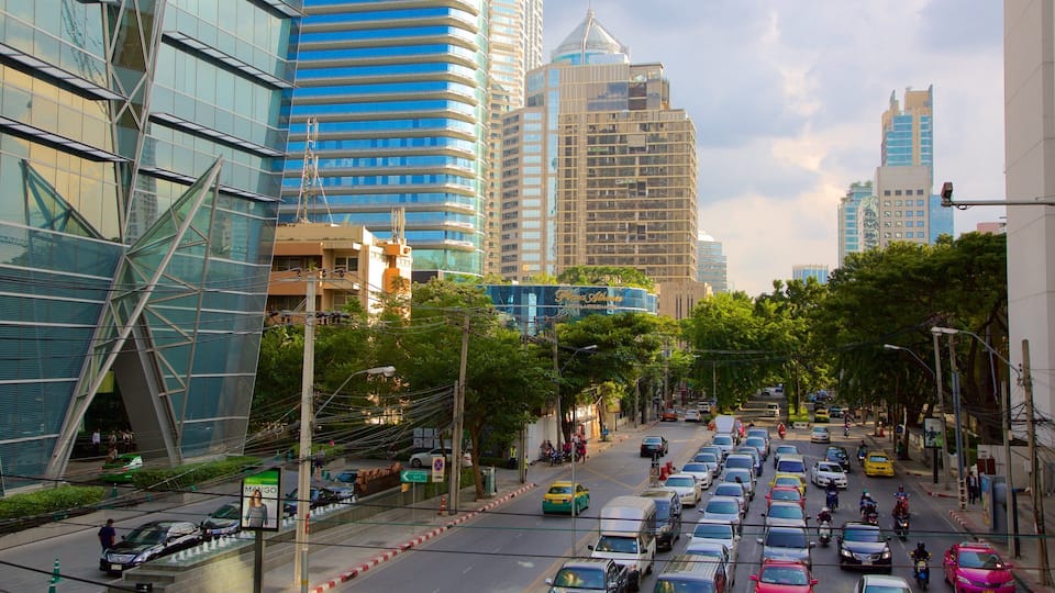 Sukhumvit which includes street scenes