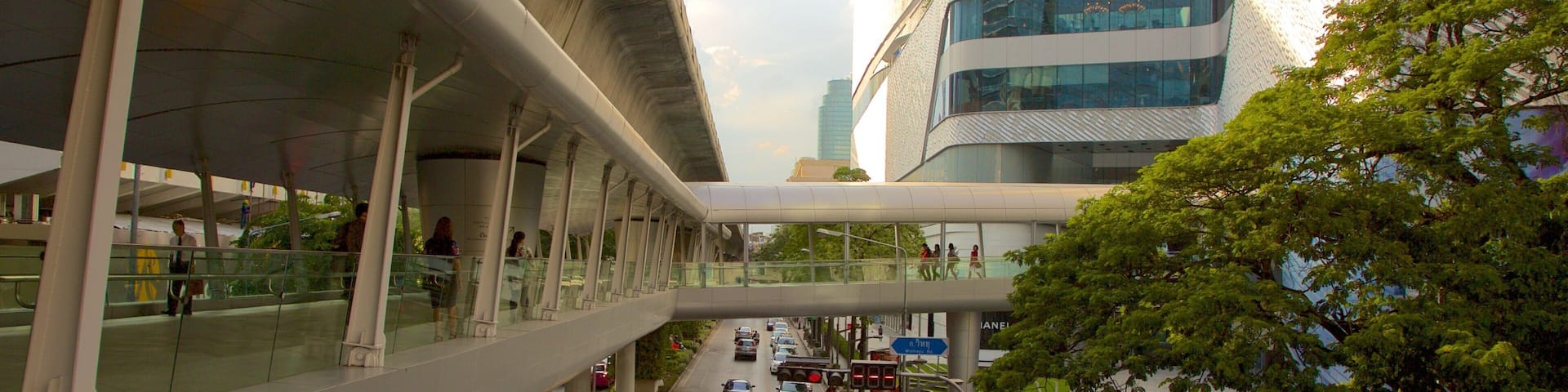 Sukhumvit joka esittÀÀ katunÀkymÀt