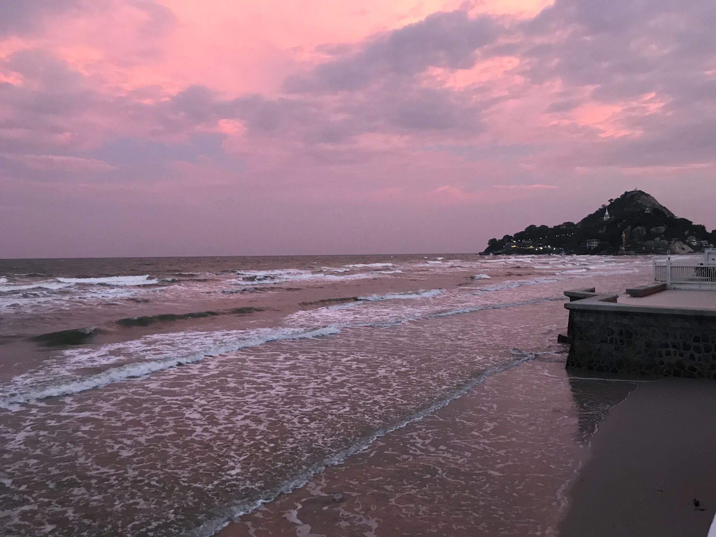 Sunset at Hua Hin beach, Thailand 