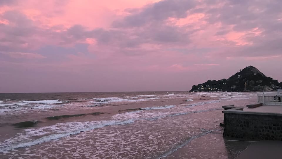 Sunset at Hua Hin beach, Thailand