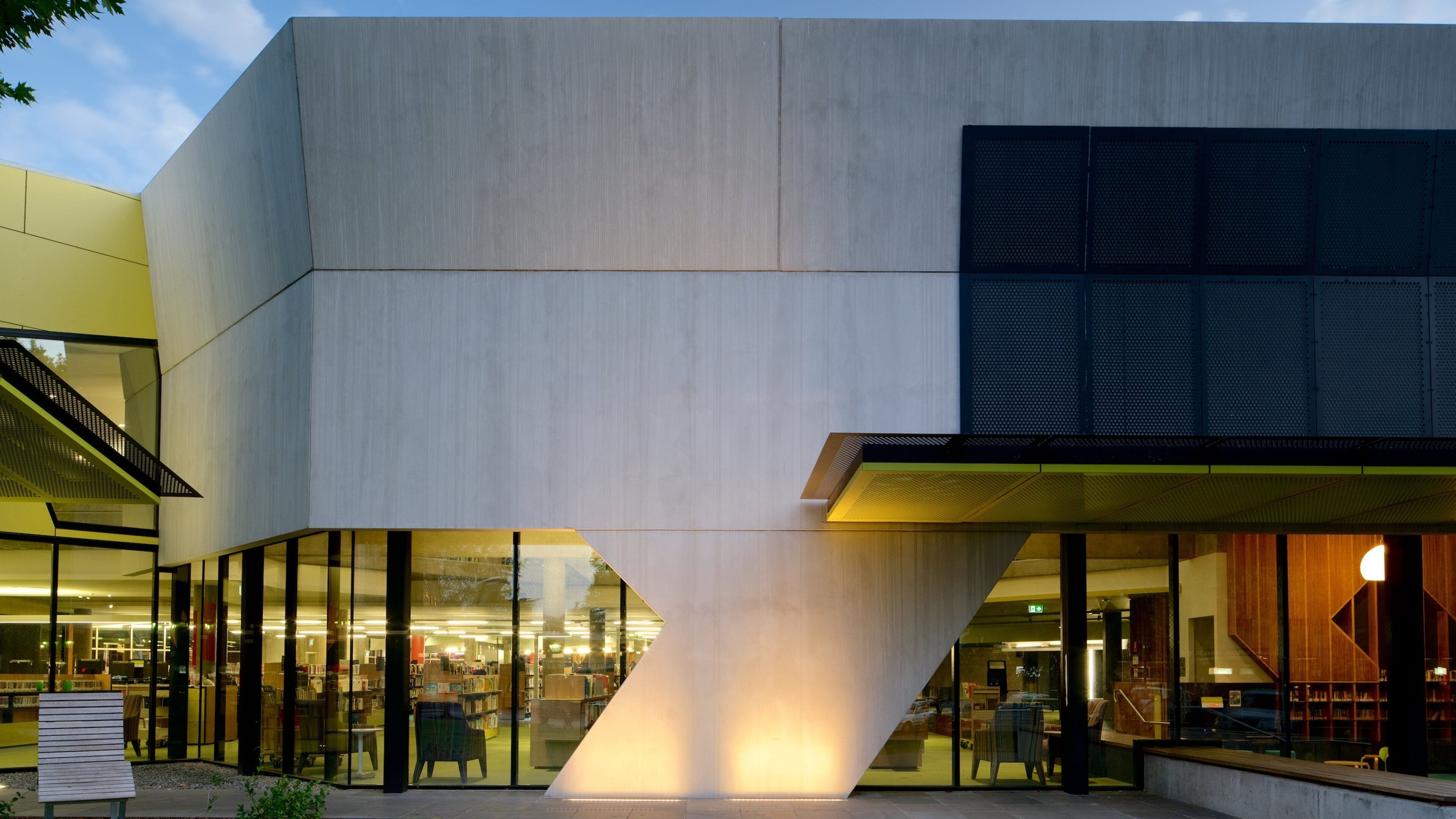 Murray Valley which includes night scenes