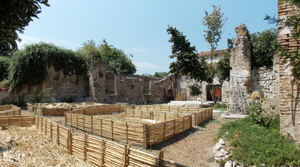 Ex cimitero dei Morticelli, Benevento. Veduta dei resti del cimitero