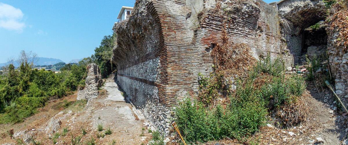 Criptoportico dei Santi Quaranta a Benevento. Vista dell'incrocio fra il corridoio longitudinale ed il corridoio trasversale intermedio
