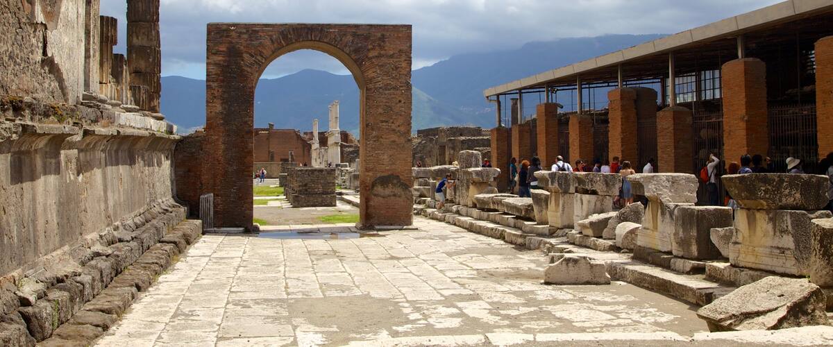 Pompei caratteristiche di oggetti d\'epoca e rovine