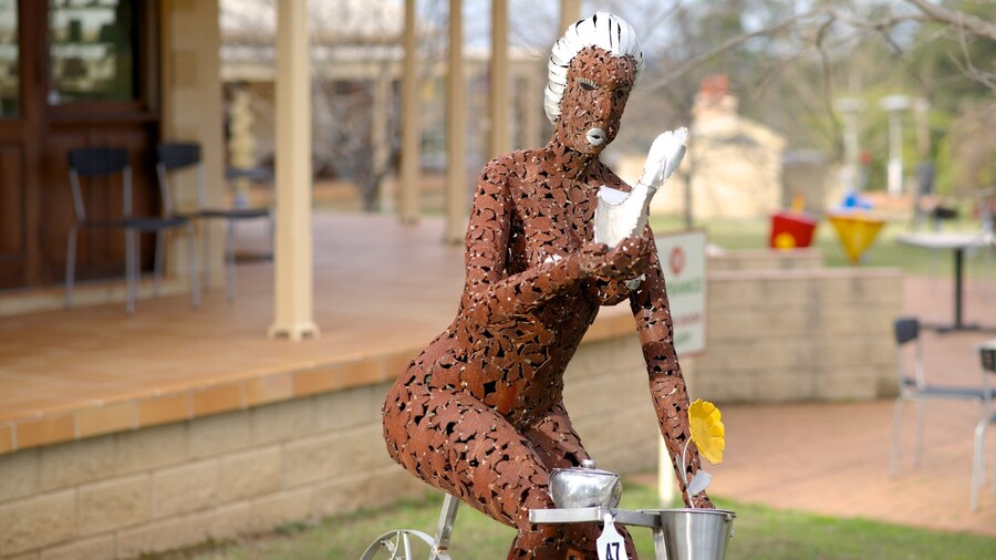 Mistletoe Wines showing a statue or sculpture and outdoor art