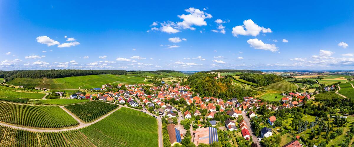 Germany, Baden-Wurttemberg, Brackenheim, Aerial view of countryside town in summer