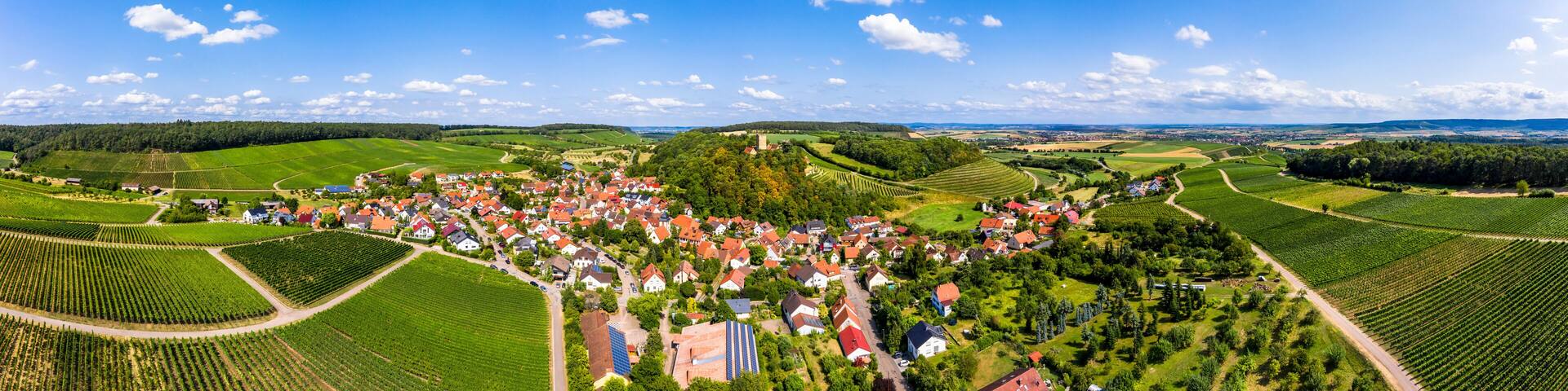 Germany, Baden-Wurttemberg, Brackenheim, Aerial view of countryside town in summer