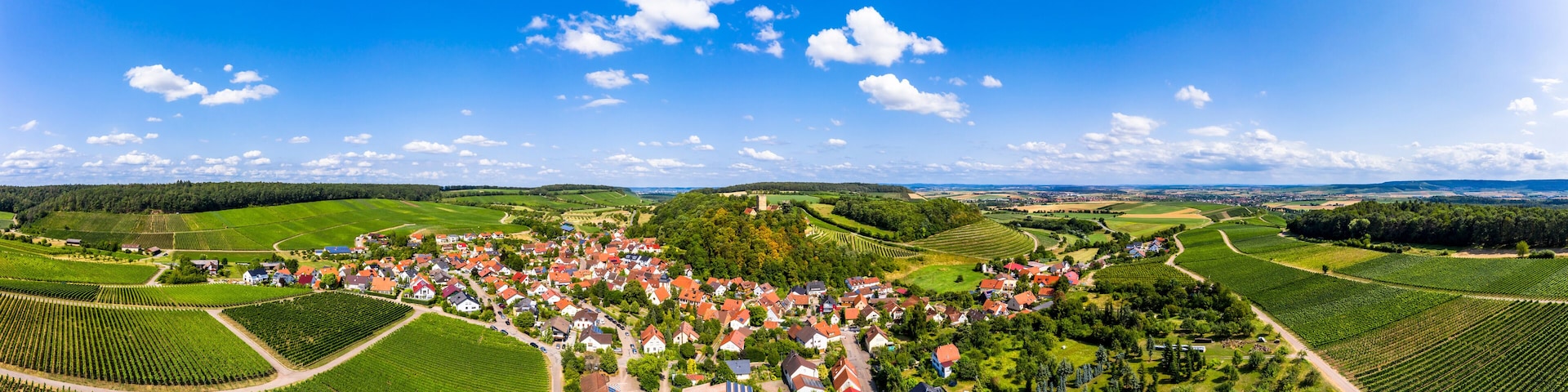 Germany, Baden-Wurttemberg, Brackenheim, Aerial view of countryside town in summer