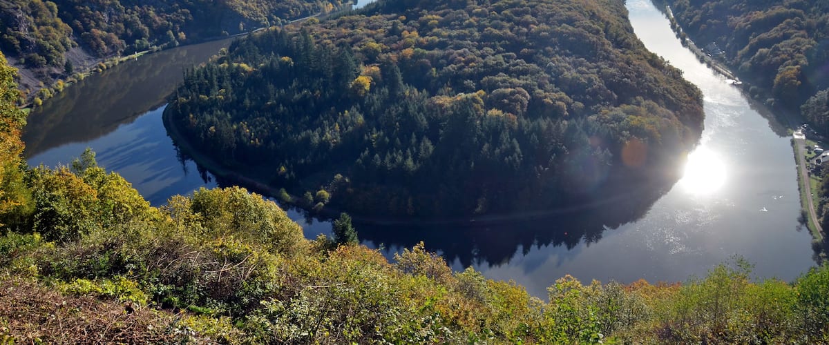 Fantastic view on the curvature of the Saarriver (called the "Saarschleife") with autumncolours near Mettlach and Orschholz
