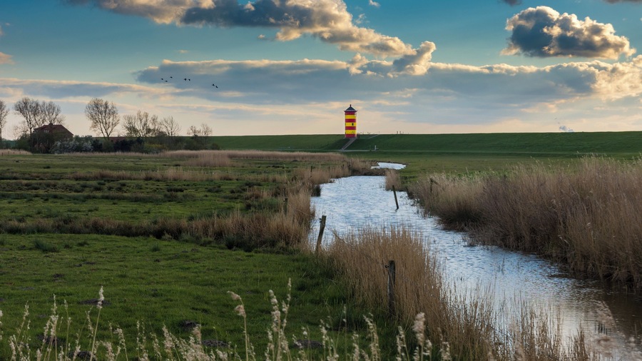 Ottos lighthouse at sunset