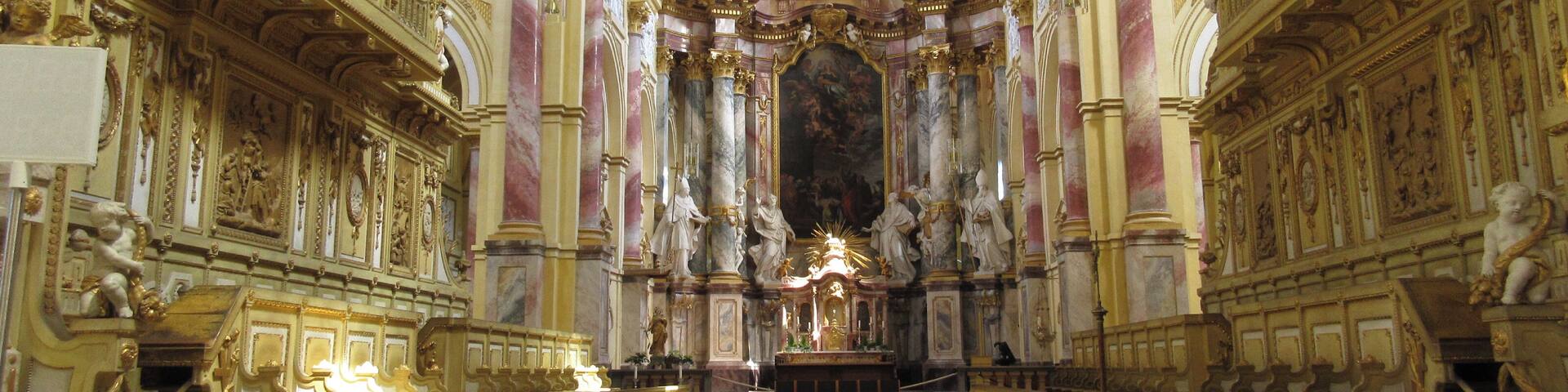 Chor mit Chororgeln mit Blick auf den Hochaltar