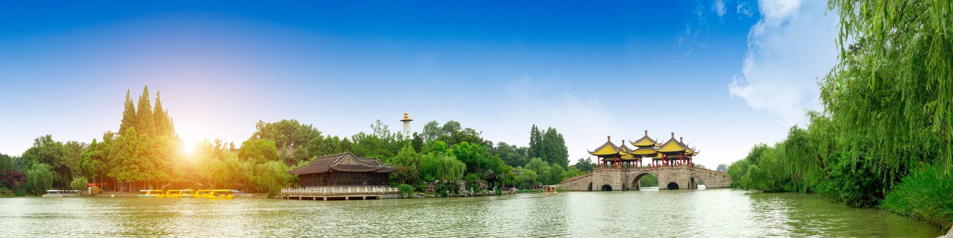 Yangzhou Slender West Lake Wuting Bridge