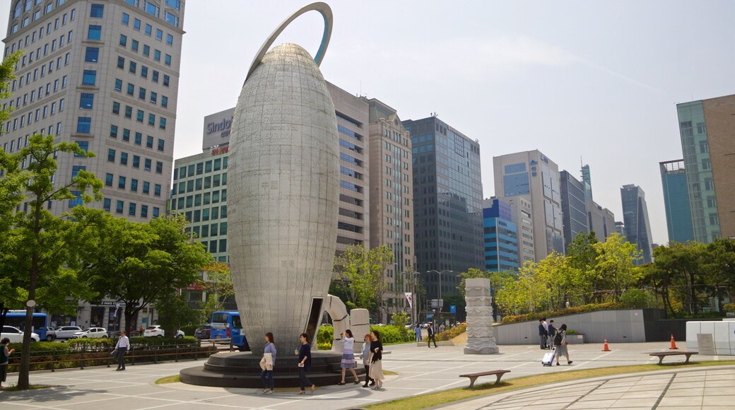 Gangnam showing outdoor art and a city
