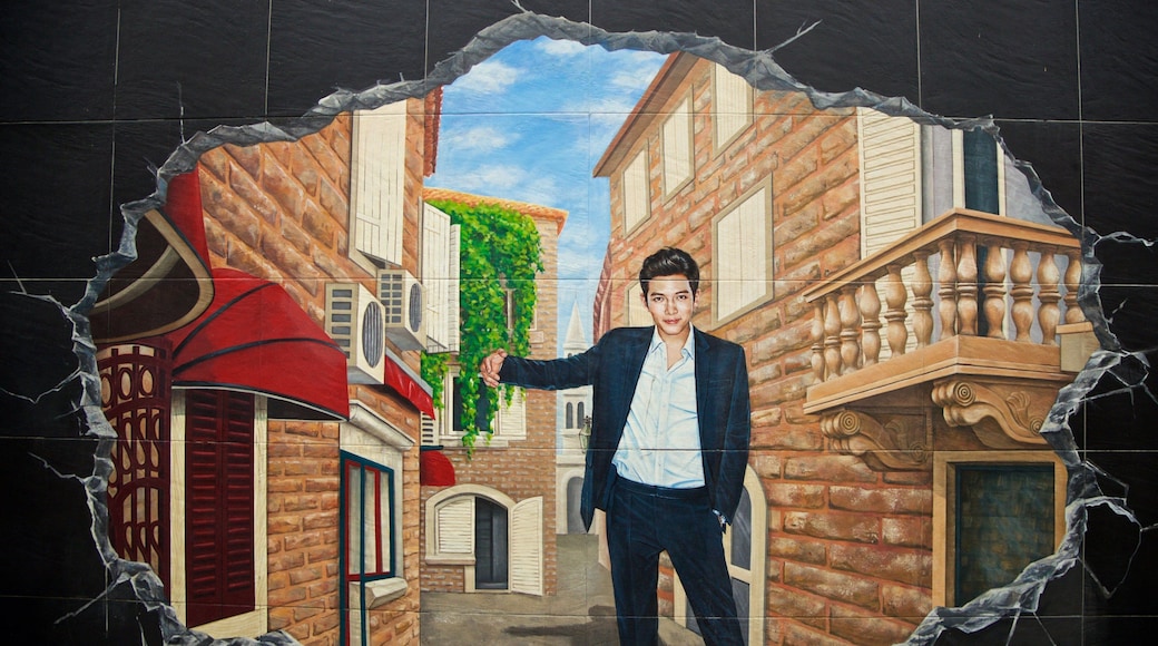 Gangnam showing outdoor art