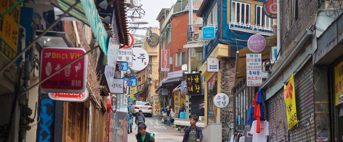 Itaewon-dong showing street scenes