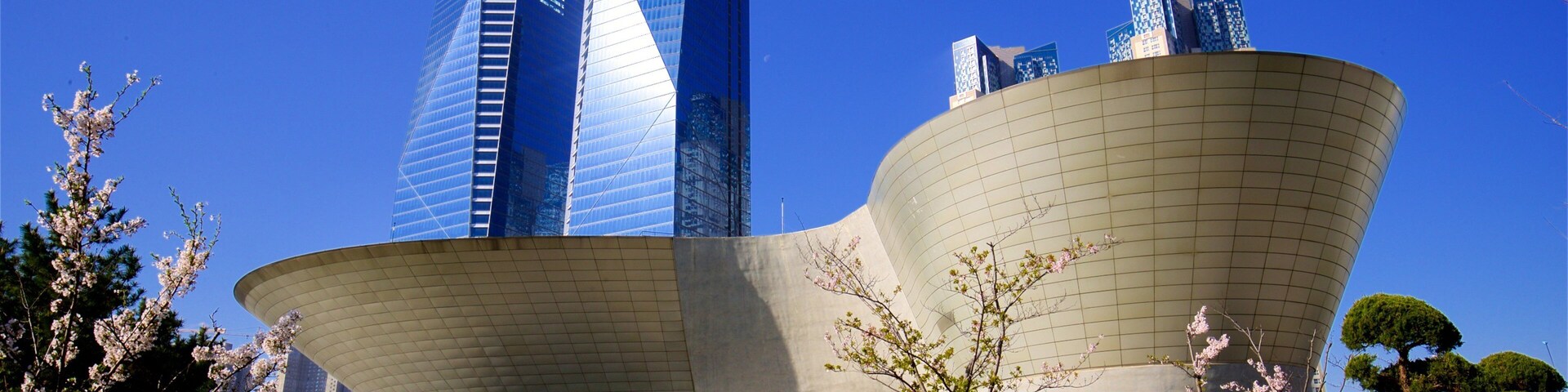 Incheon featuring a high-rise building, a garden and a city