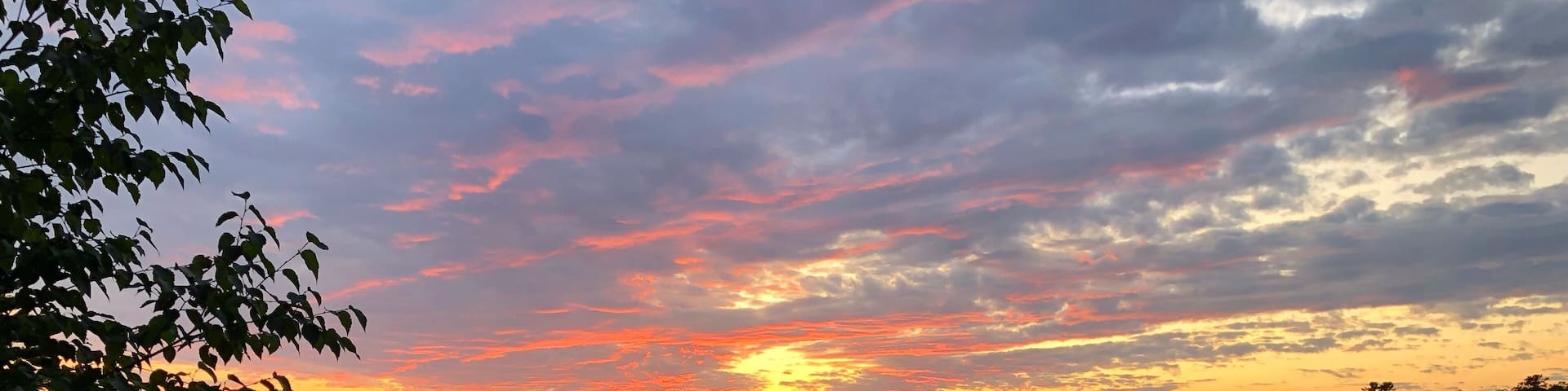 A small and tranquil lake in the middle of a wildlife preserve. Drive slowly on the roads to spot families of deer, hawks, and eagles. Motorboats are allowed, but it's ideal for paddling, canoes, and kayaks. #LifeAtExpedia