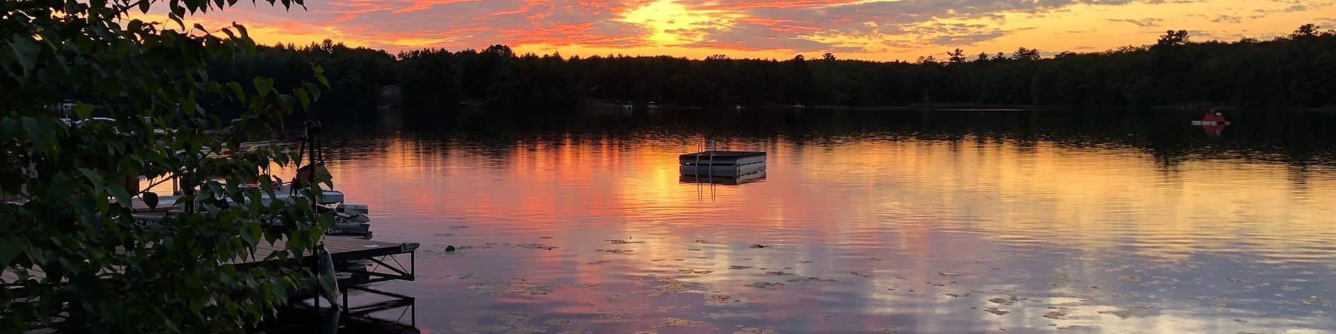 A small and tranquil lake in the middle of a wildlife preserve. Drive slowly on the roads to spot families of deer, hawks, and eagles. Motorboats are allowed, but it's ideal for paddling, canoes, and kayaks. #LifeAtExpedia